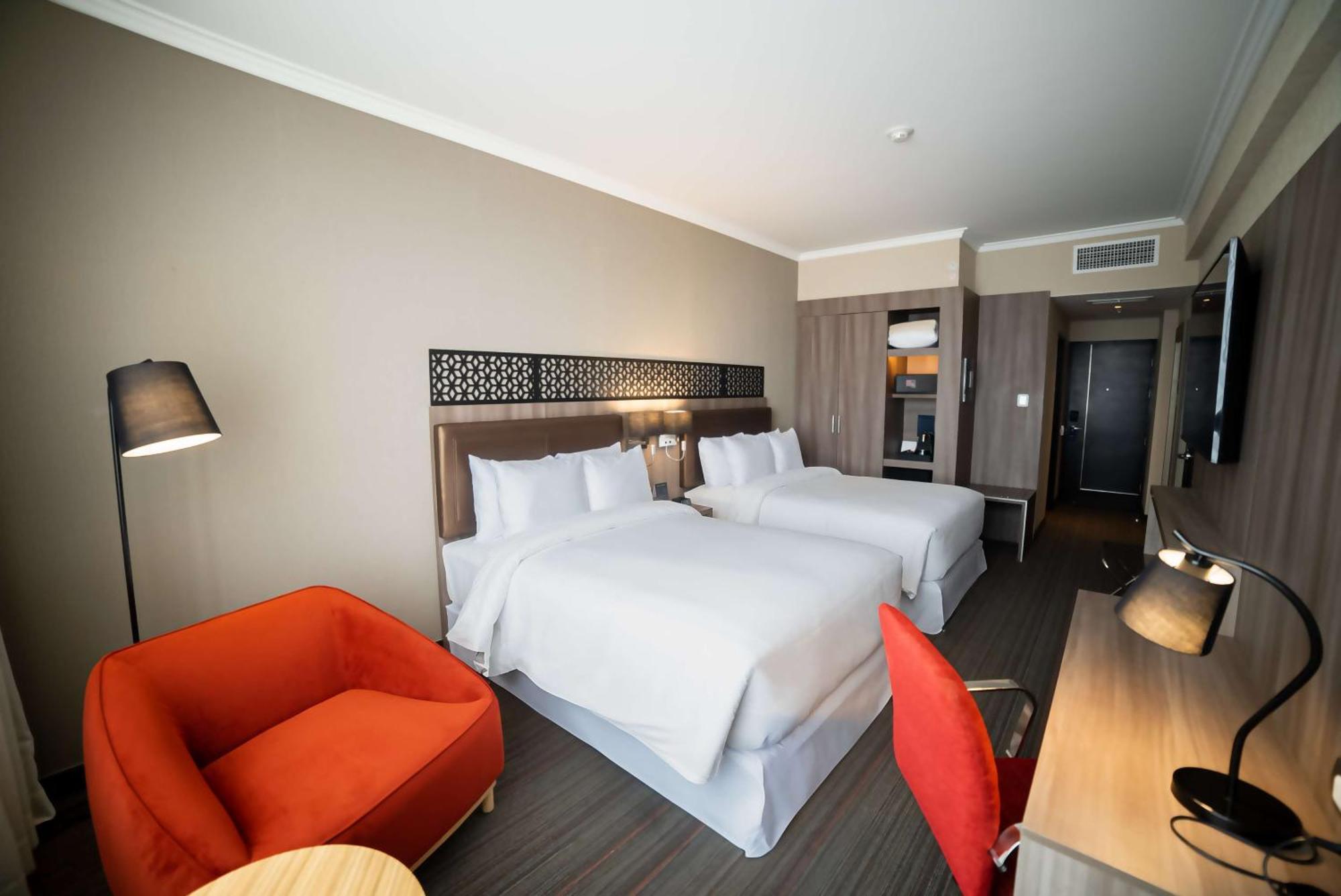 Doubletree By Hilton Trujillo Hotel Encalada Buitenkant foto