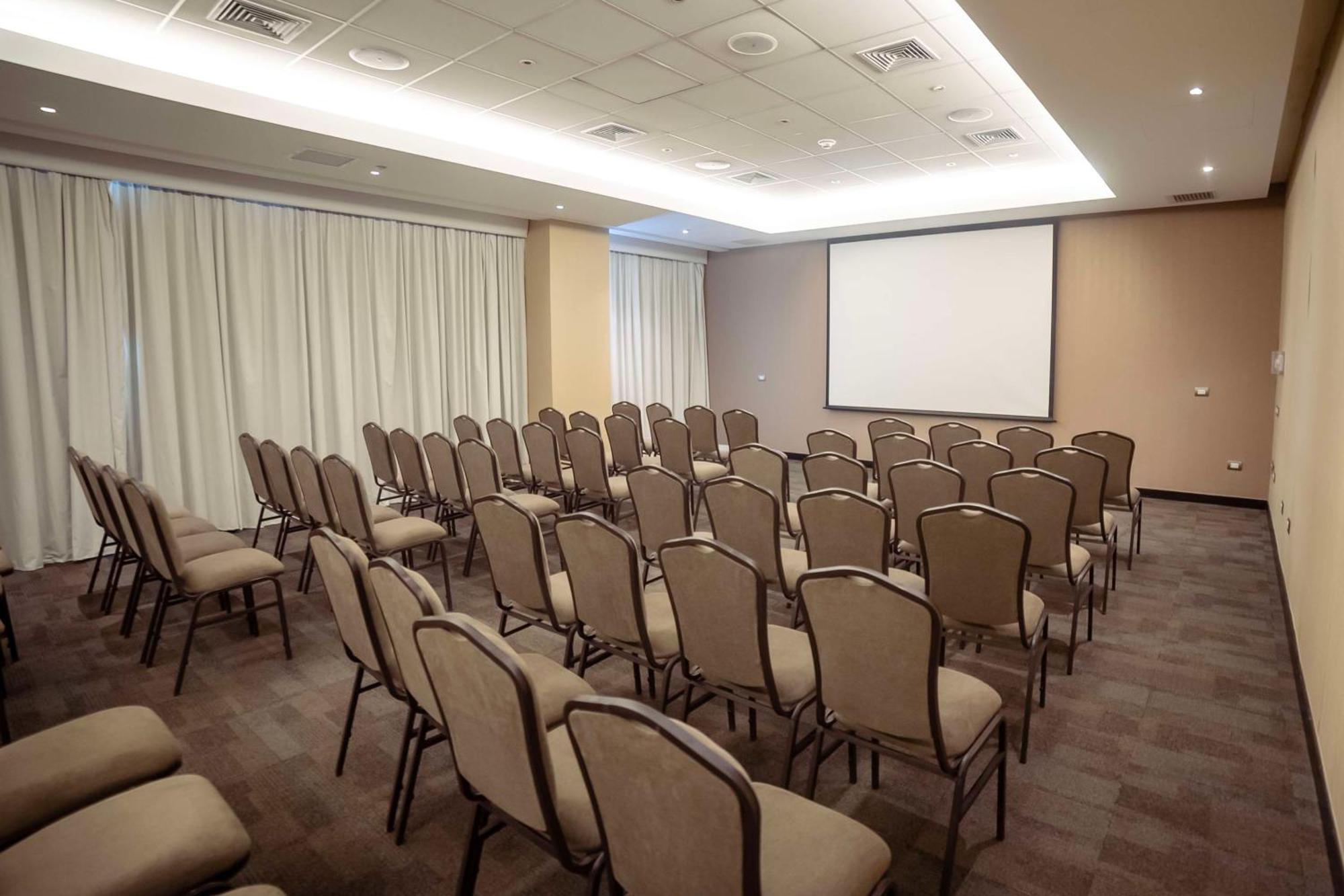Doubletree By Hilton Trujillo Hotel Encalada Buitenkant foto