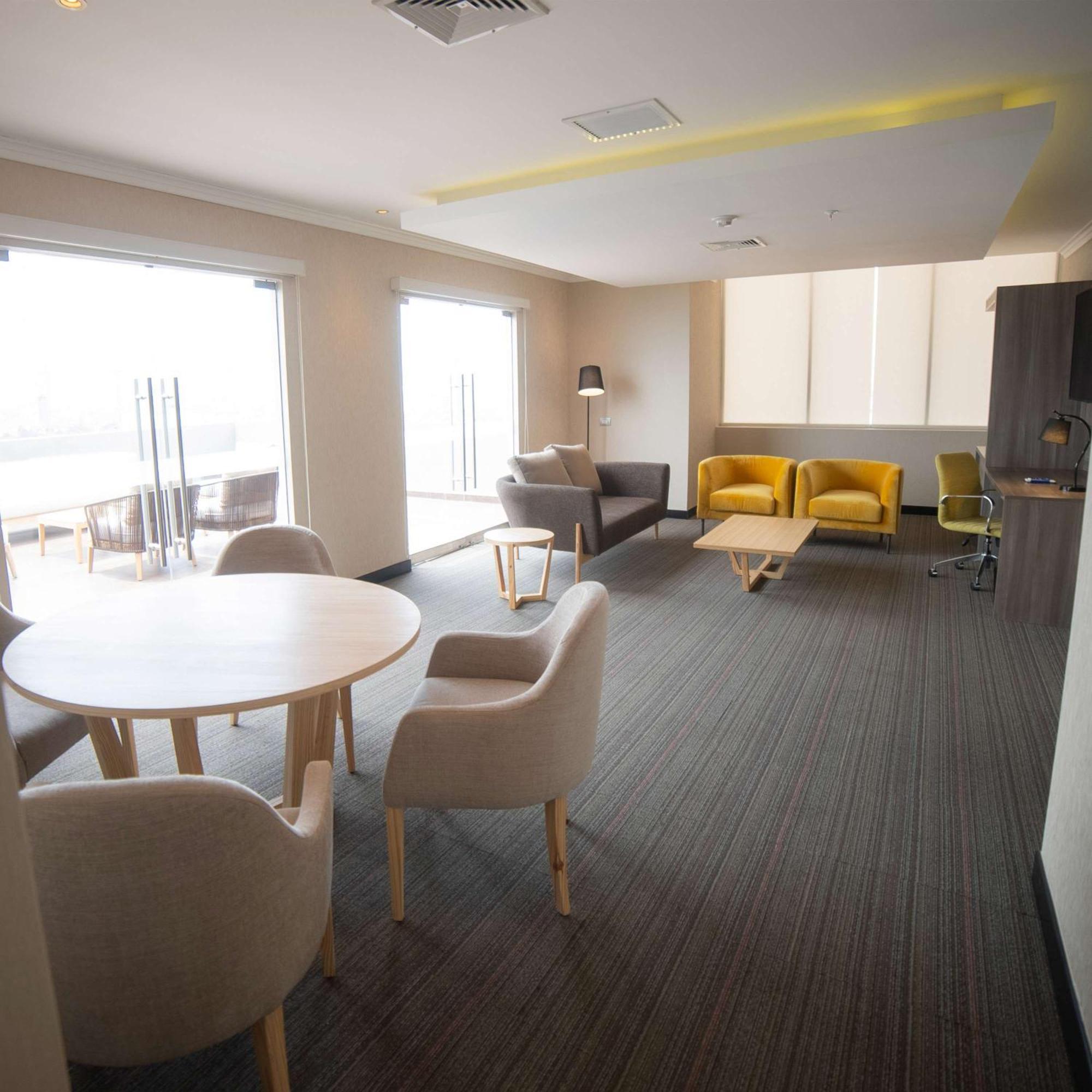 Doubletree By Hilton Trujillo Hotel Encalada Buitenkant foto