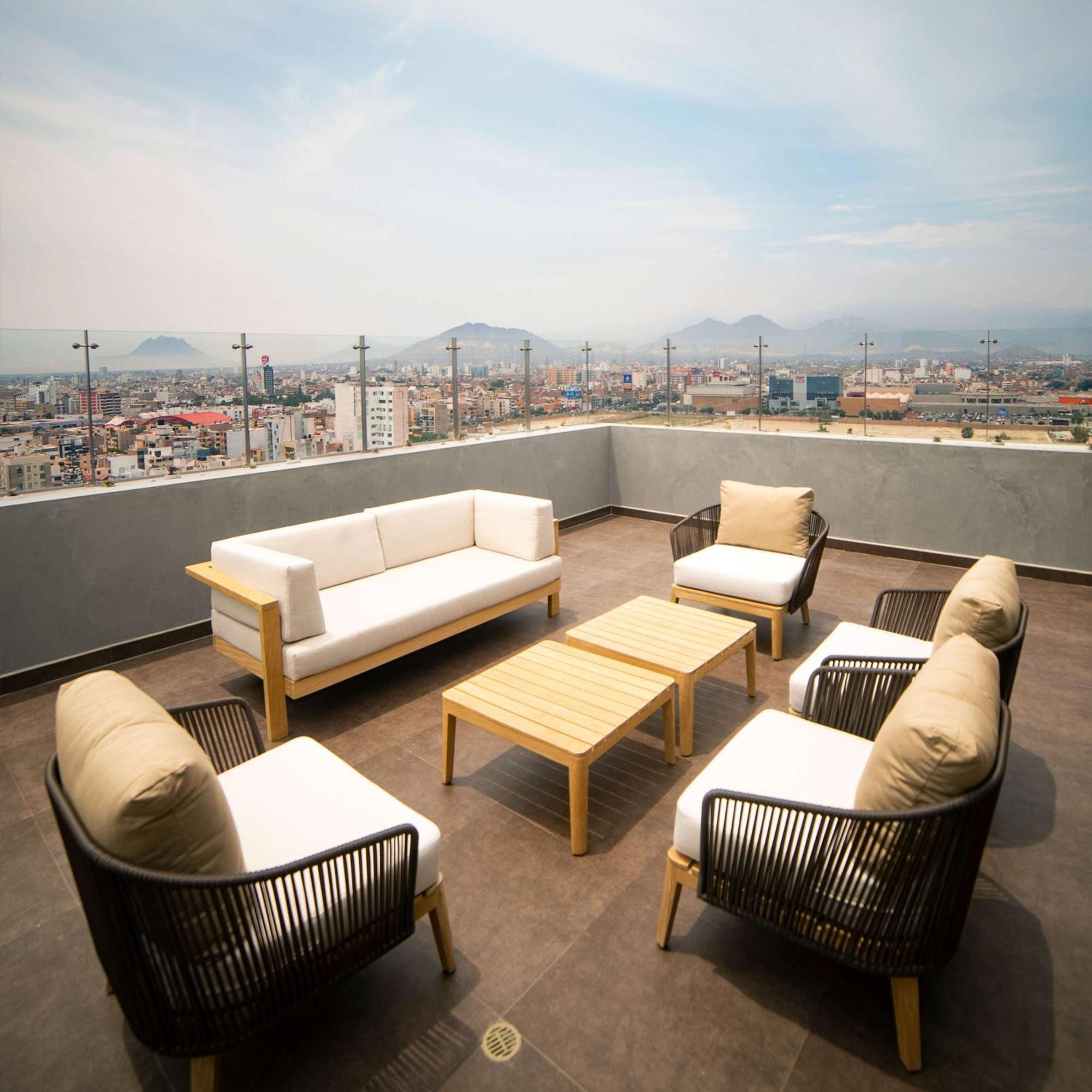 Doubletree By Hilton Trujillo Hotel Encalada Buitenkant foto
