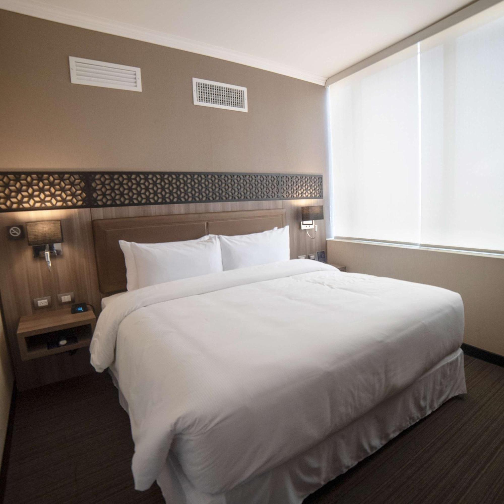 Doubletree By Hilton Trujillo Hotel Encalada Buitenkant foto