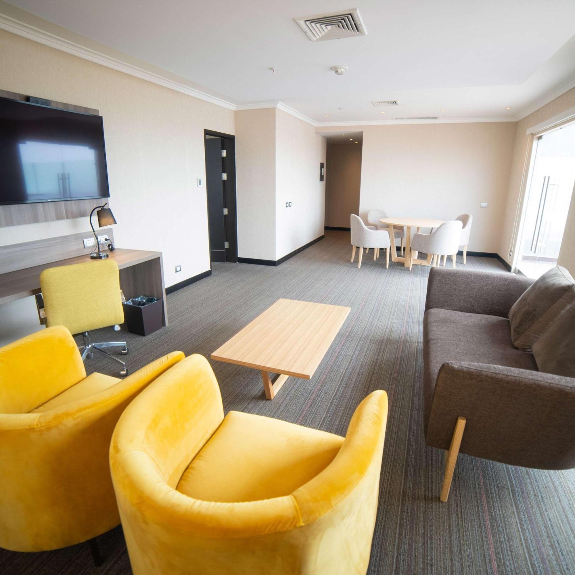 Doubletree By Hilton Trujillo Hotel Encalada Buitenkant foto