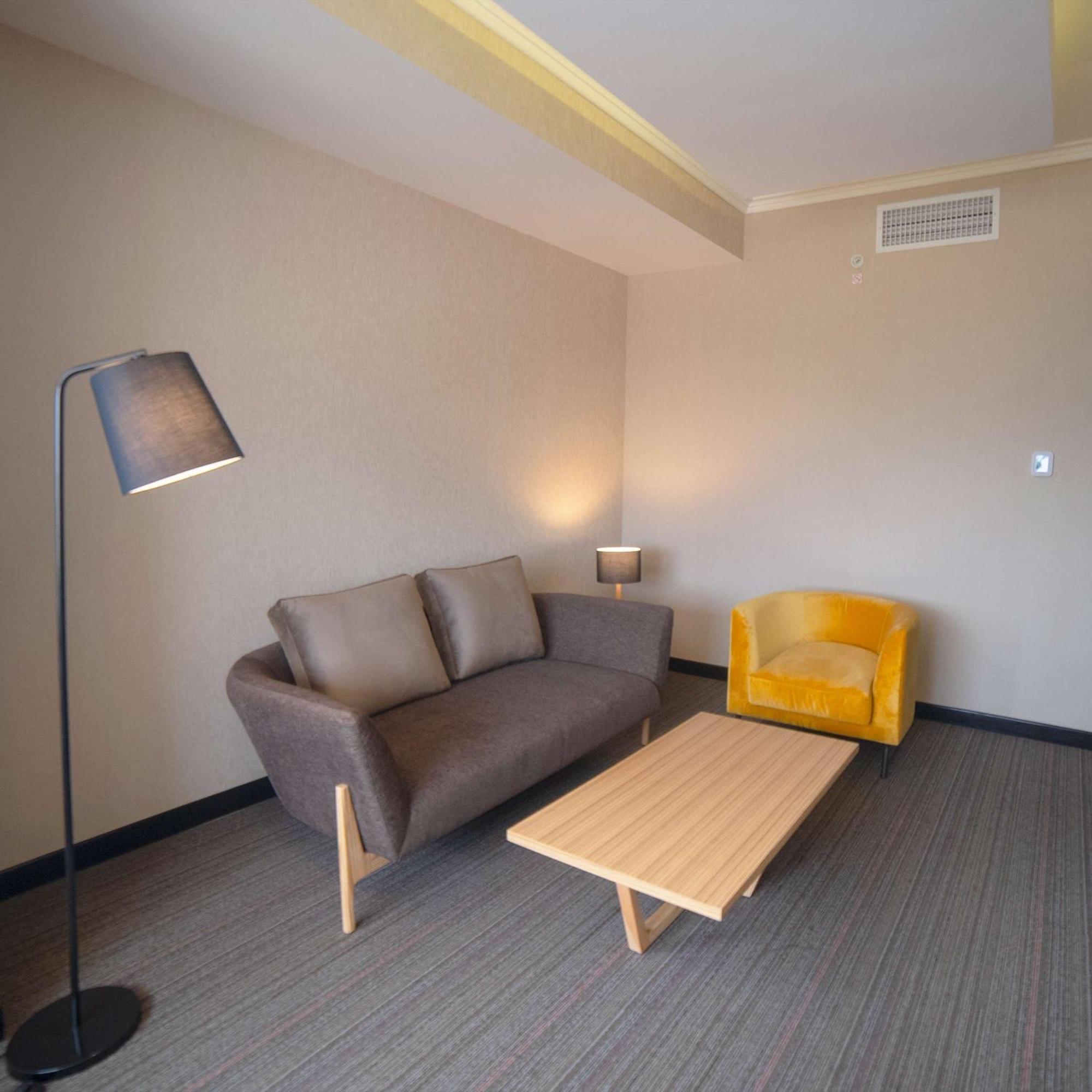 Doubletree By Hilton Trujillo Hotel Encalada Buitenkant foto