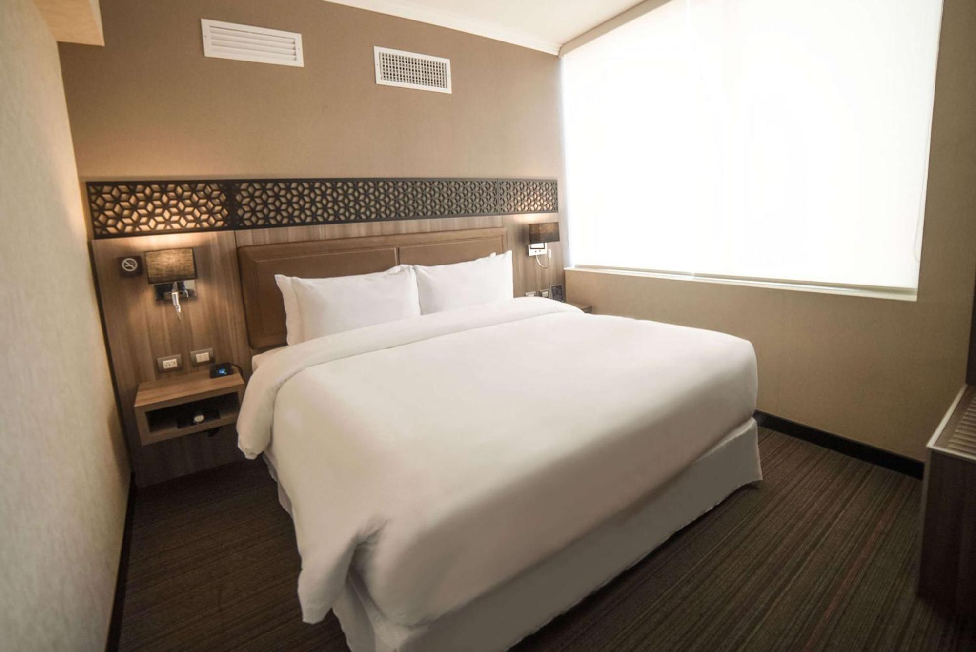 Doubletree By Hilton Trujillo Hotel Encalada Buitenkant foto