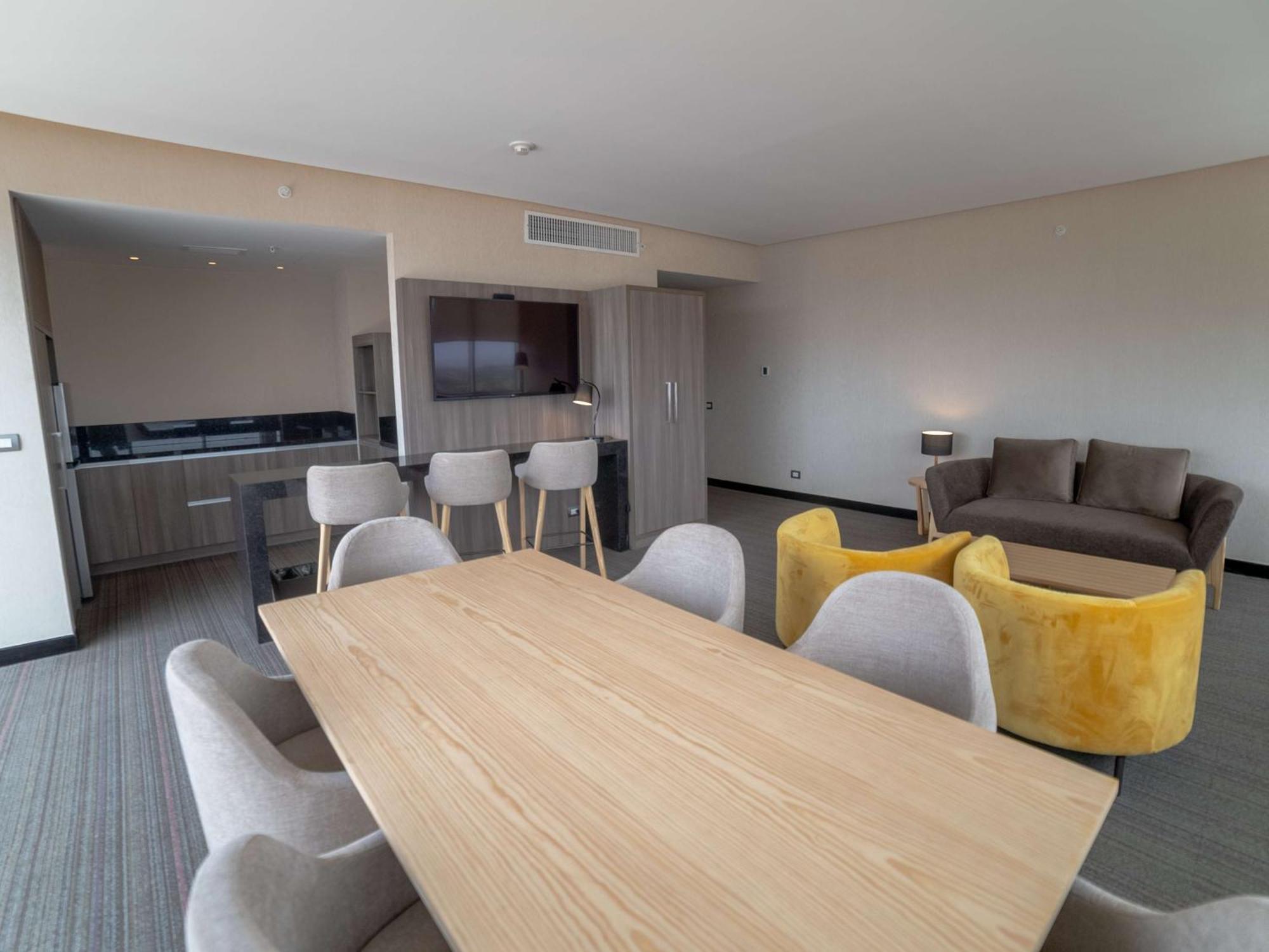 Doubletree By Hilton Trujillo Hotel Encalada Buitenkant foto