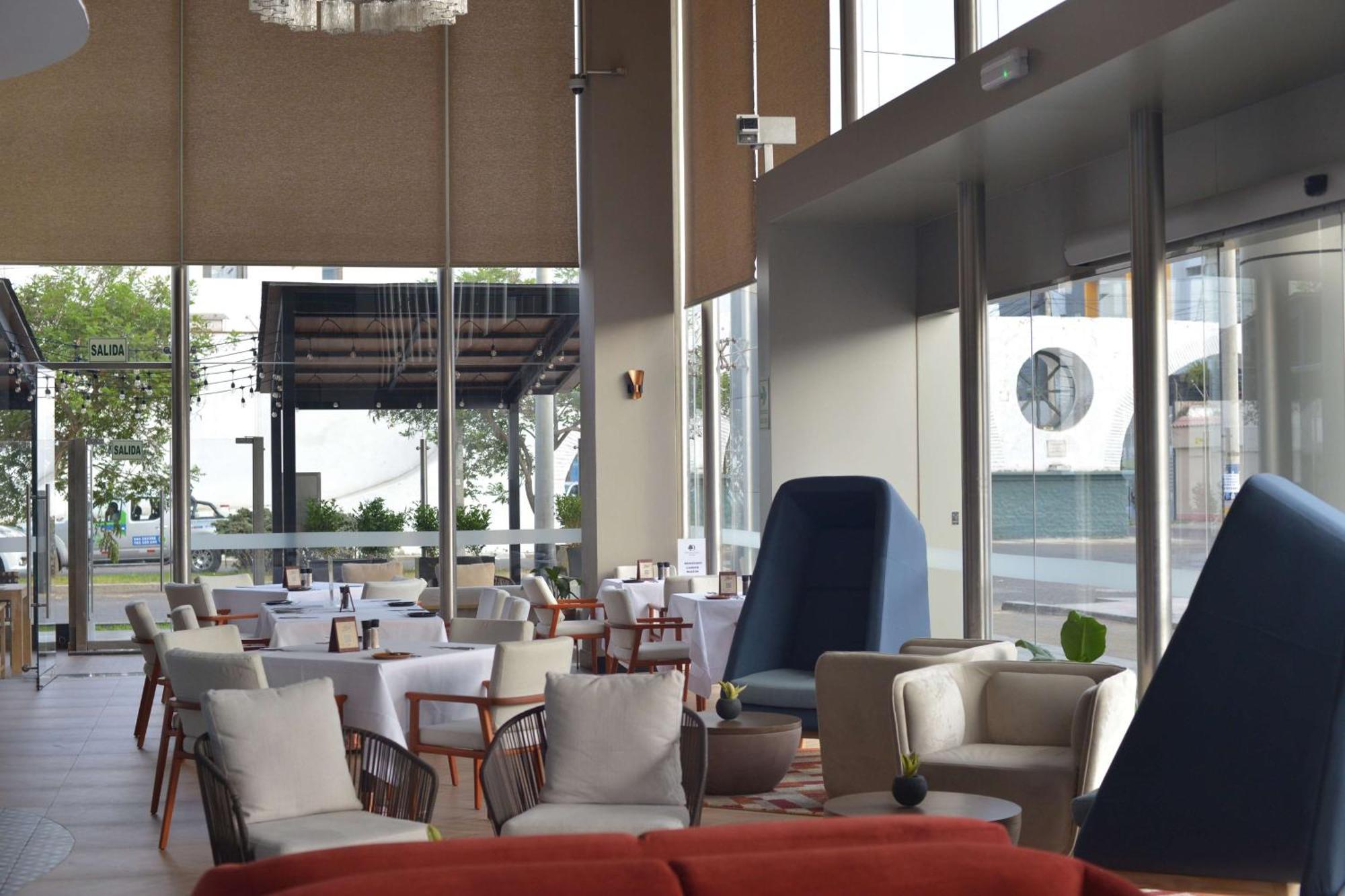Doubletree By Hilton Trujillo Hotel Encalada Buitenkant foto