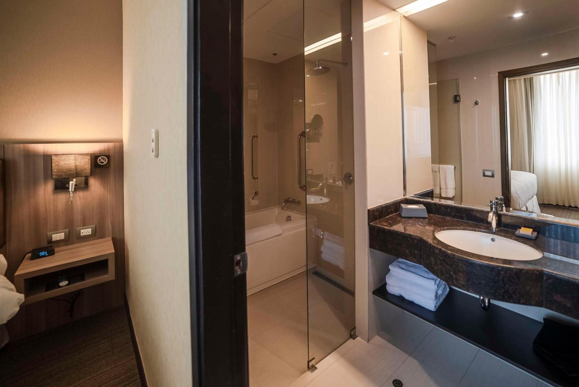 Doubletree By Hilton Trujillo Hotel Encalada Buitenkant foto